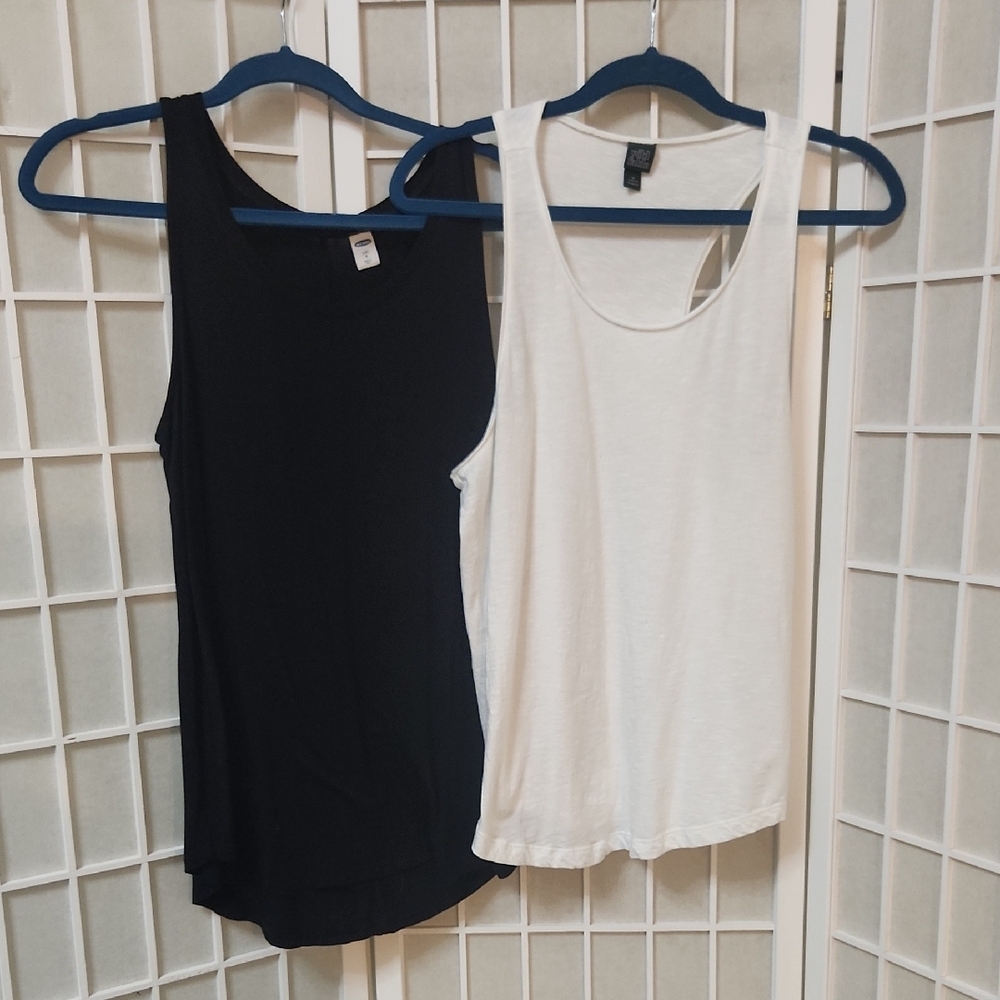 Black and White Relaxed Sleeveless Top Tank Top Bundle